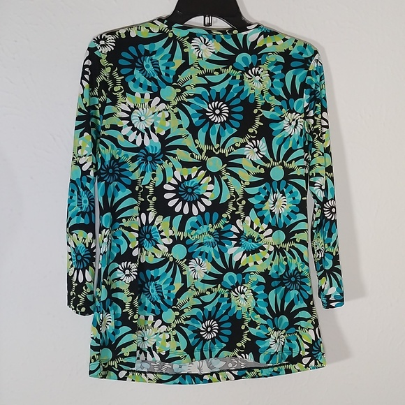 Top with sequence neckline.  NOT sure if size - Picture 5 of 6